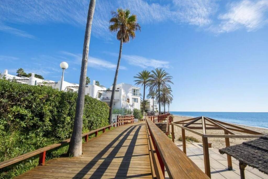 מיחאס 5* Stunning Golf & Sea Apartment מראה חיצוני תמונה